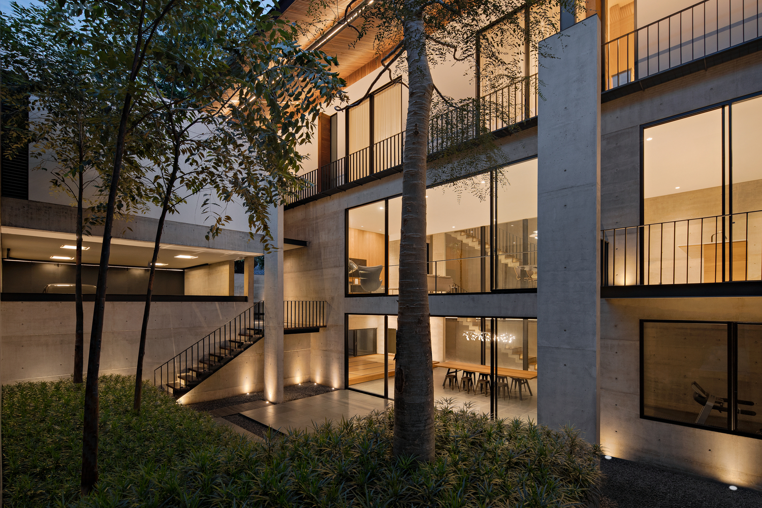 Central yard view of the Hideout House, Photo by Mario Wibowo