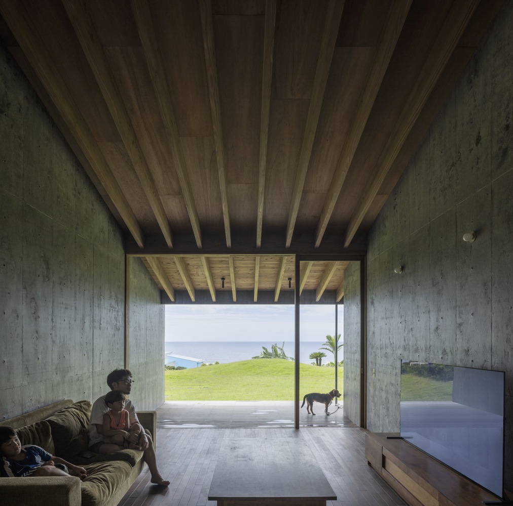 House in Toguchi by Sakai Architects