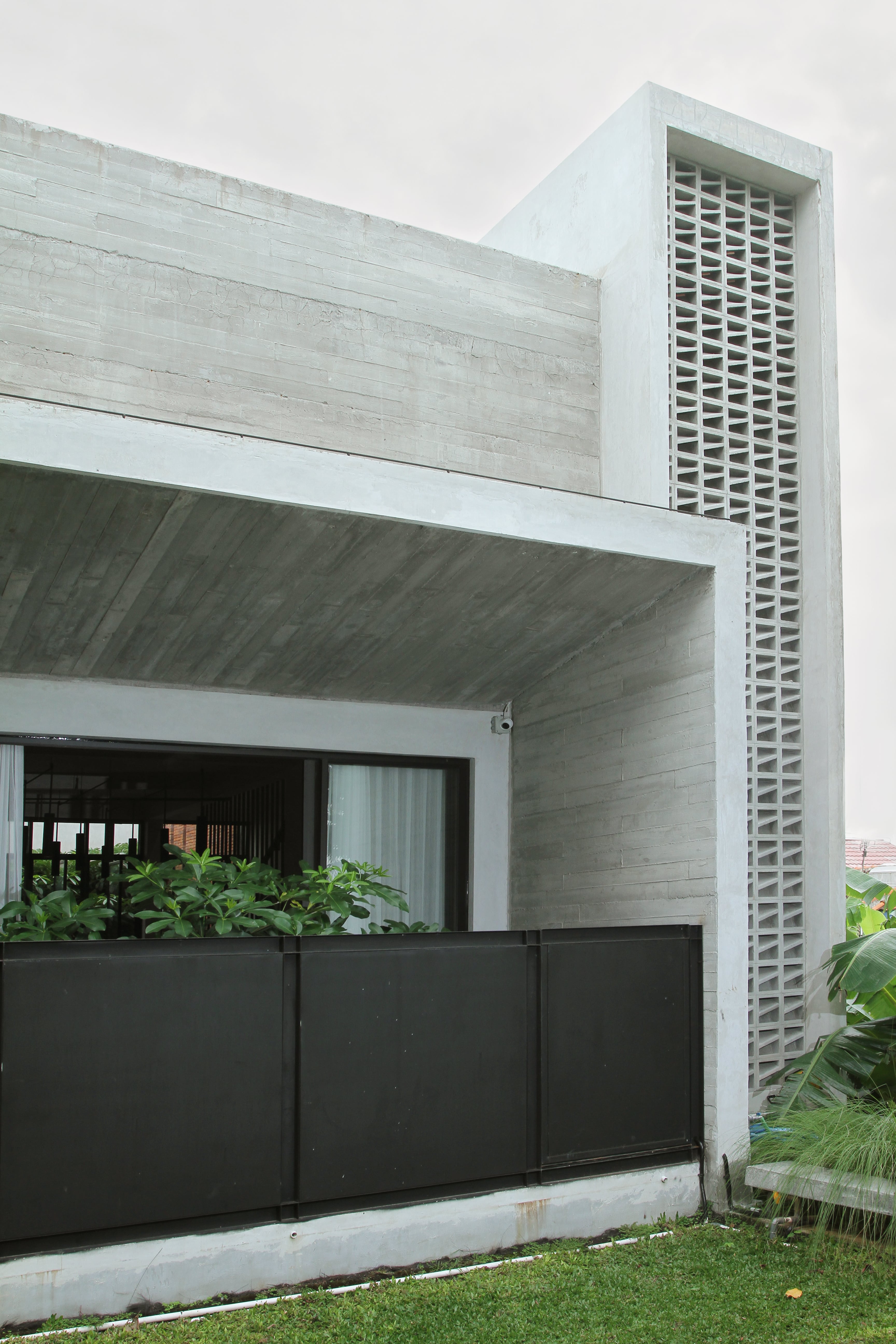 The balcony and green roof at Y+W ââHouse are features that consider the needs of the residents