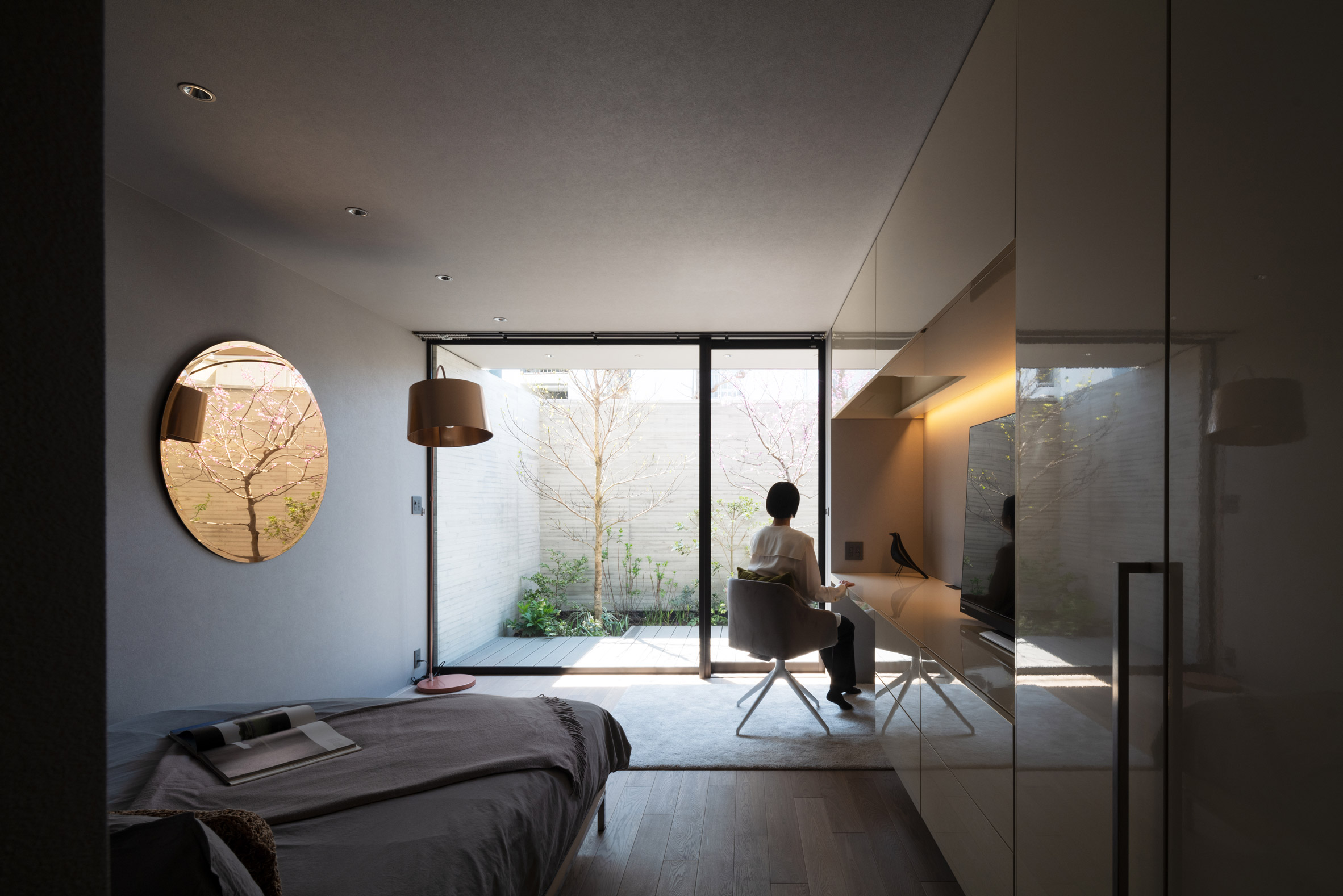 Master bedroom interior Laxus House, Photo by Masao Nishikawa