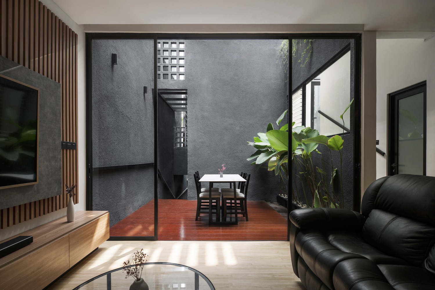 Interior living room LeVo House, Photo by Ernest Theofilus