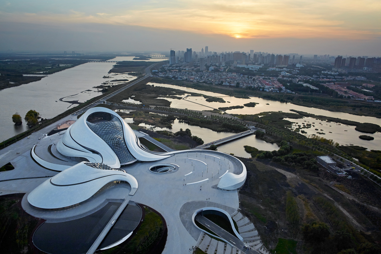 Harbin Opera House by MAD Architects (cr:  Hufton+Crow) 