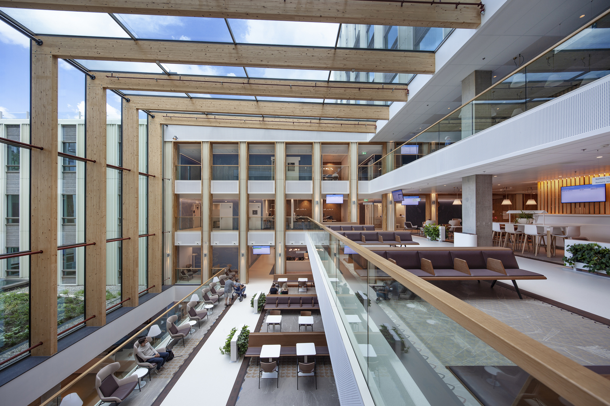 Radboudumcâs New Main Building by EMG architecten 