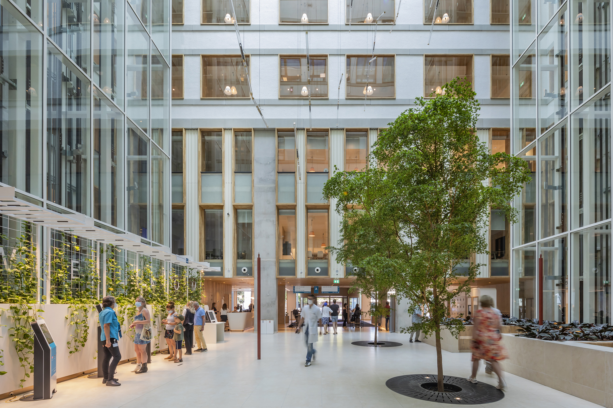 Radboudumcâs New Main Building by EMG architecten 