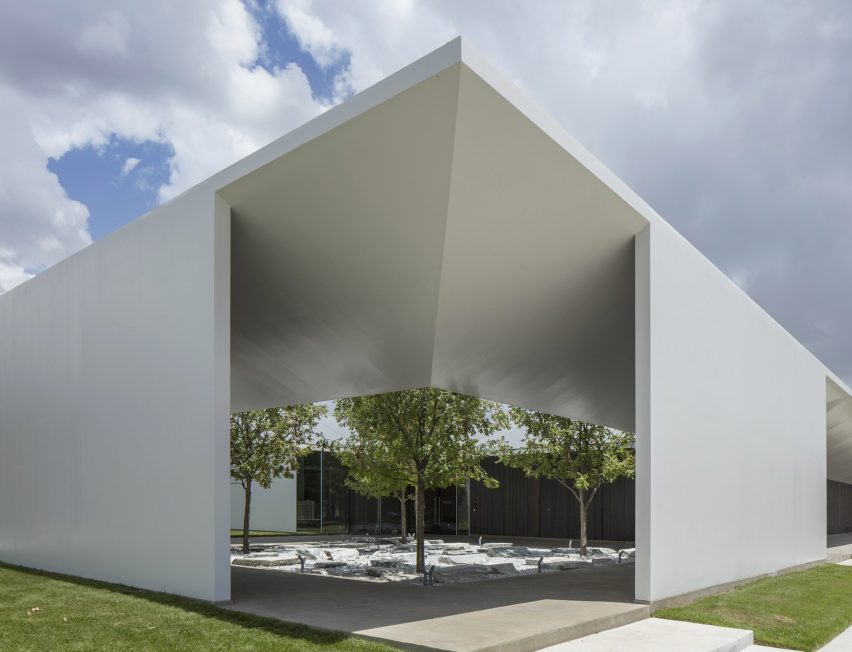 Menil Drawing Institute Entrance, Photo by Richard Barnes