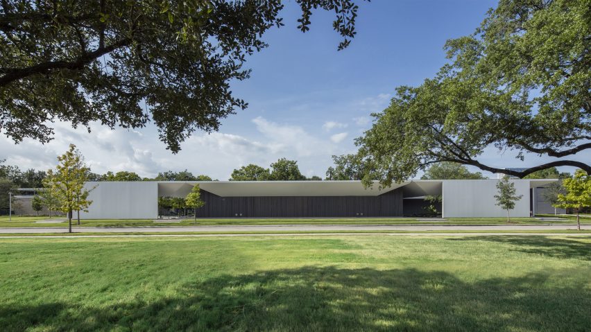 Menil Drawing Institute garden landscape, Photo by Richard Barnes