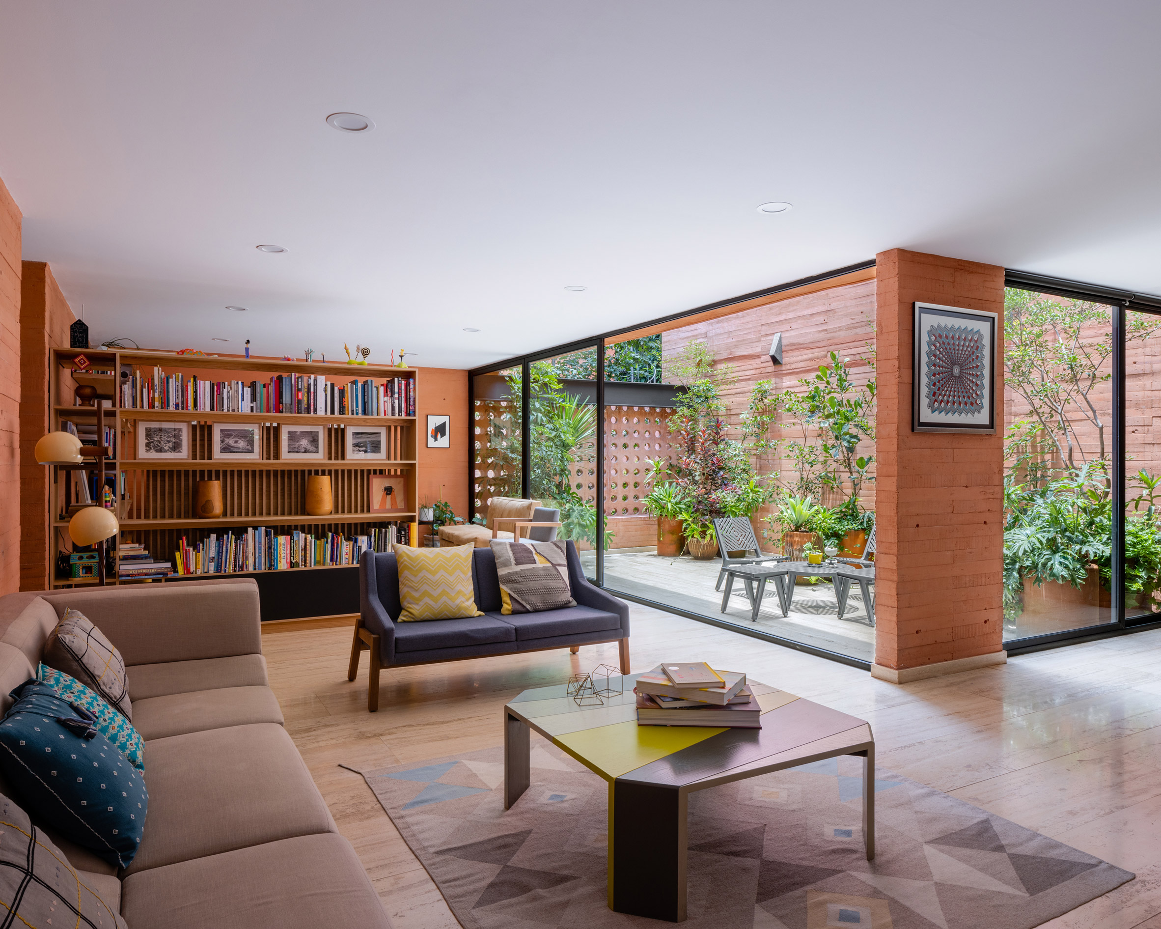 Real de los Reyes 138 interior, Photo by Rafael Gamo