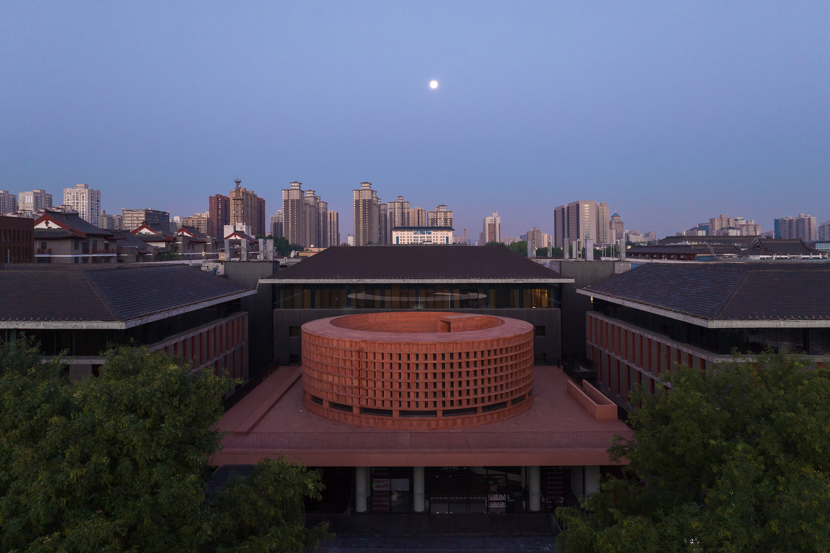 Qujiang Museum of Fine Arts viewed from above, Photo by Zhu Runzi