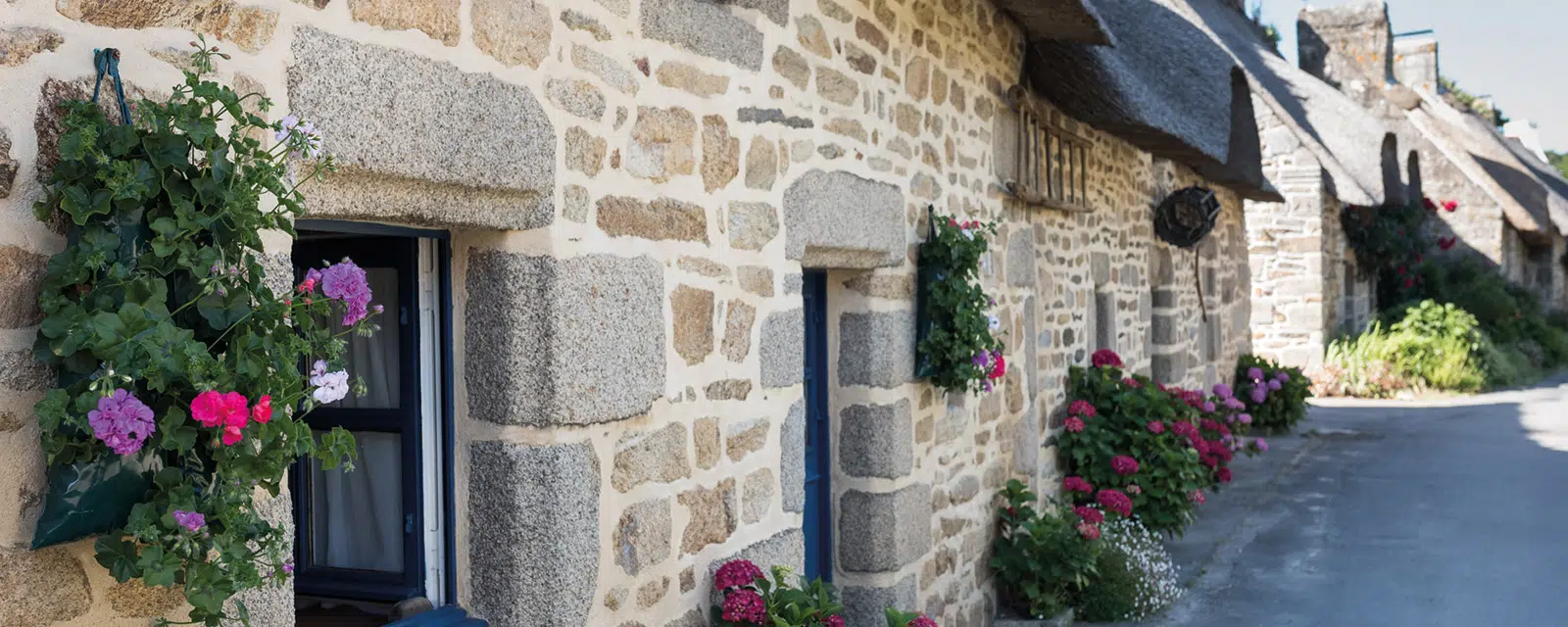 Granite as the main structure of thatched cottages in KerascoÃ«t