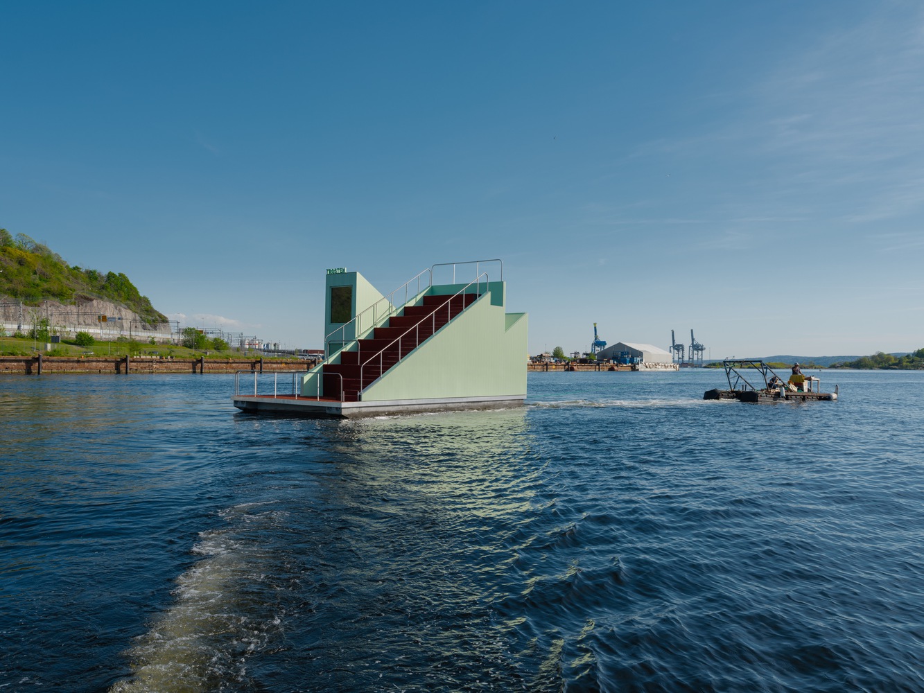 Floating sauna on the fjord (cr: Einar Aslaksen)