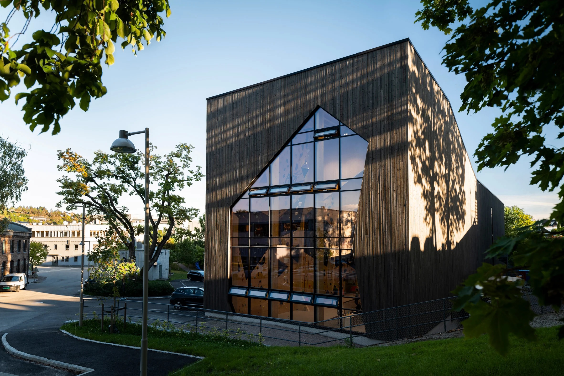 HÃ¸yt Under Taket Climbing Centre front view, Photo by Eirik Evjen