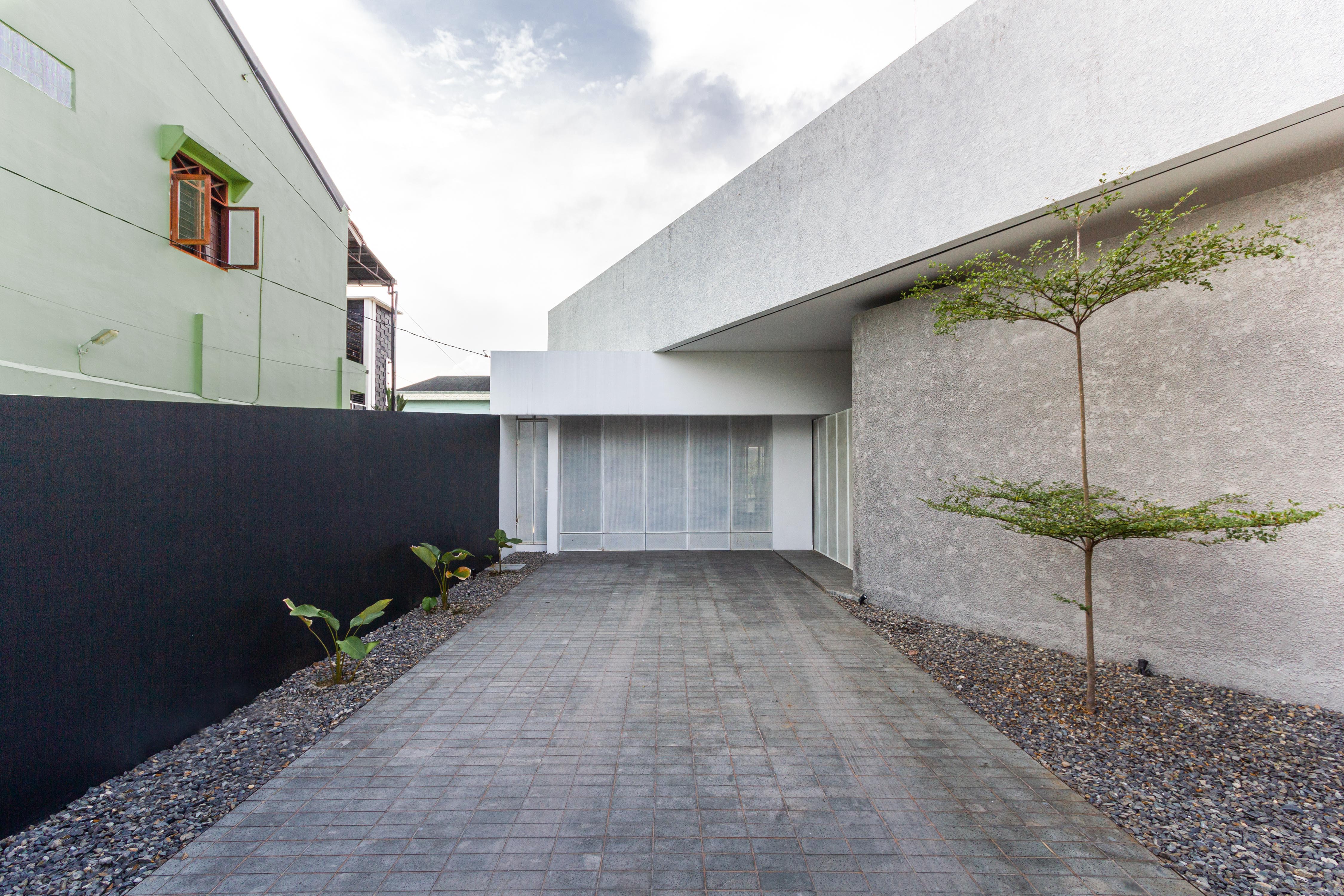 W House front yard, Photo by Andhika Nugraha Siregar