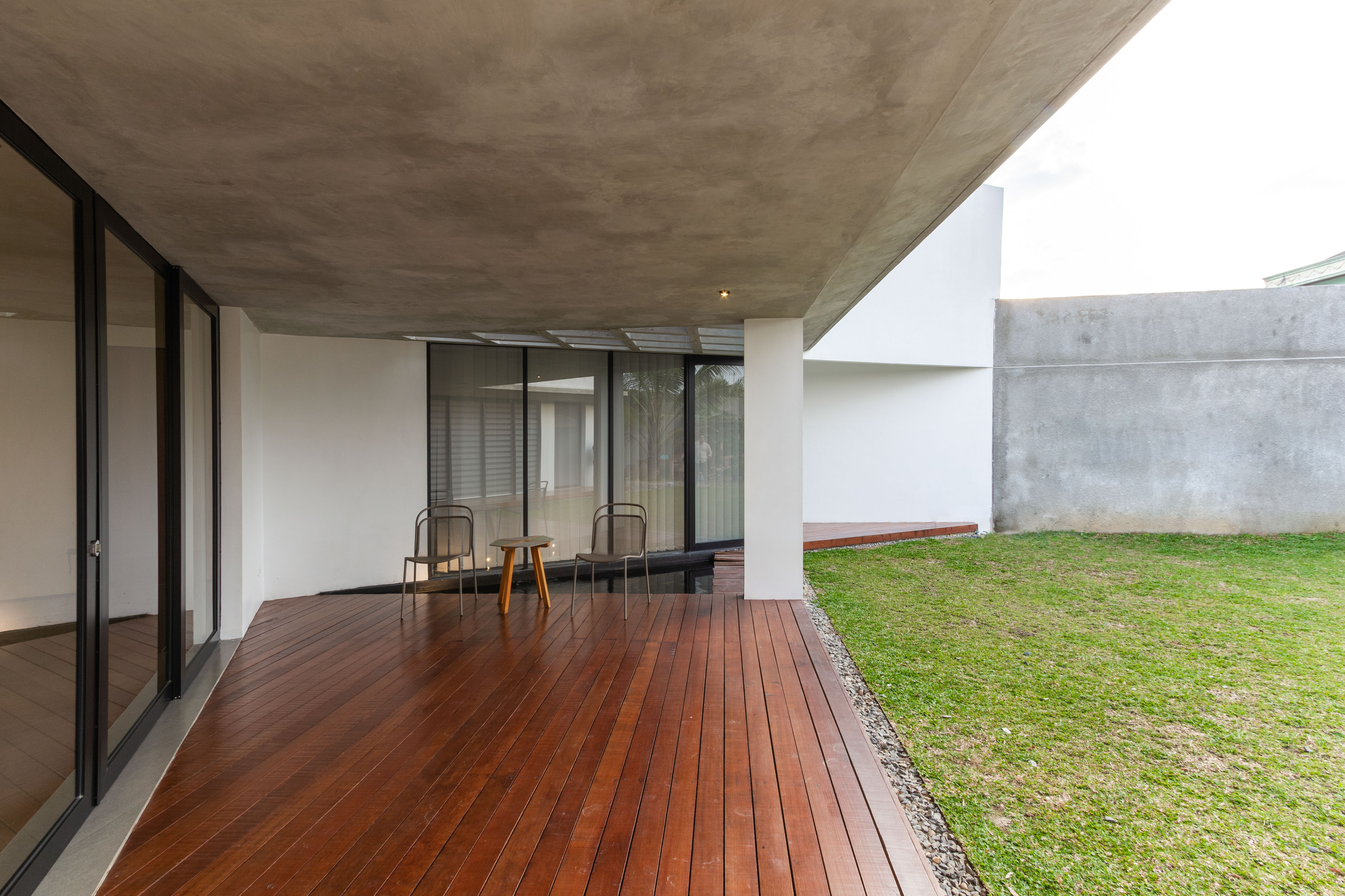 W House back garden interior, Photo by Andhika Nugraha Siregar