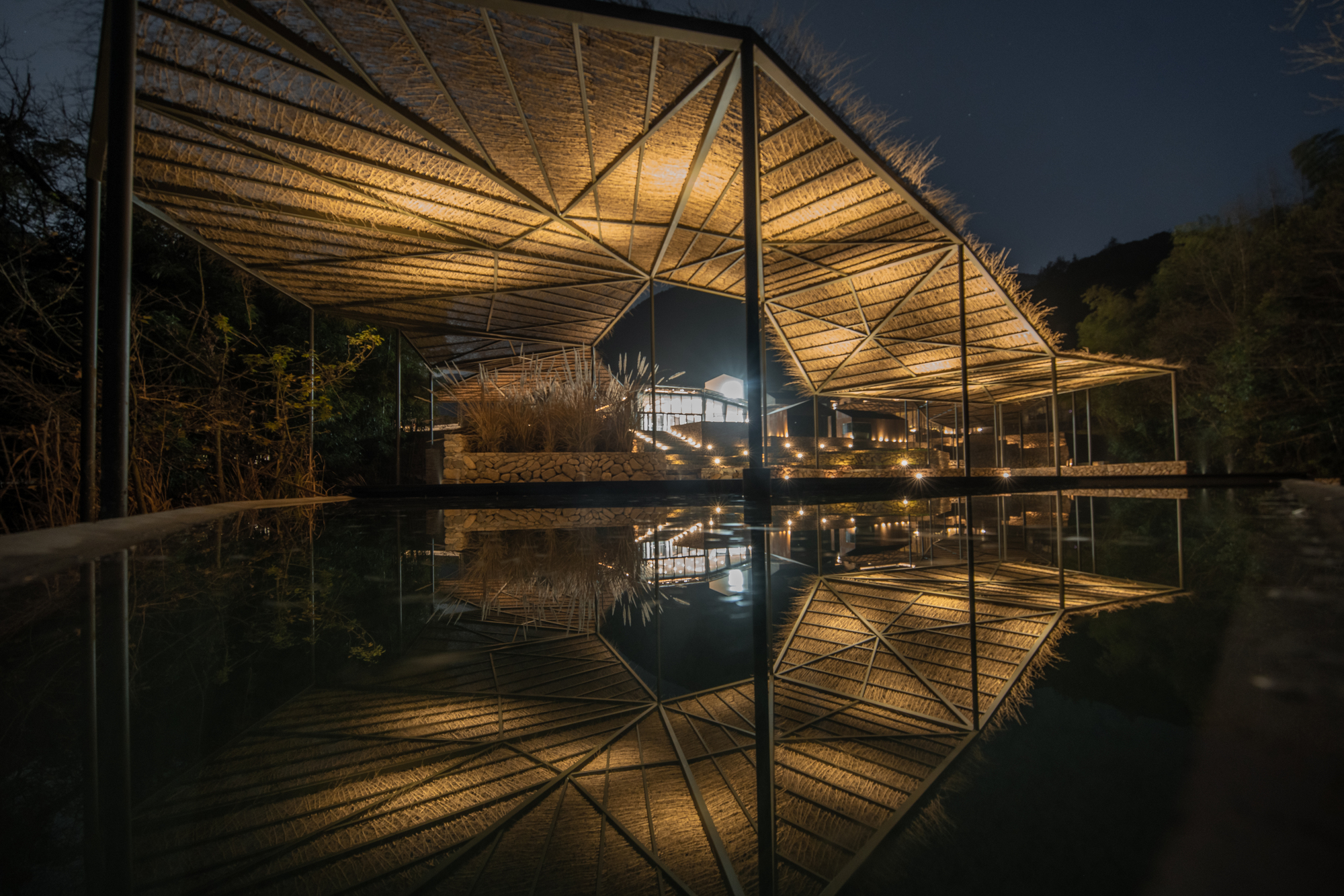 The continuous pergola of the Flowing Cloud Pavilion