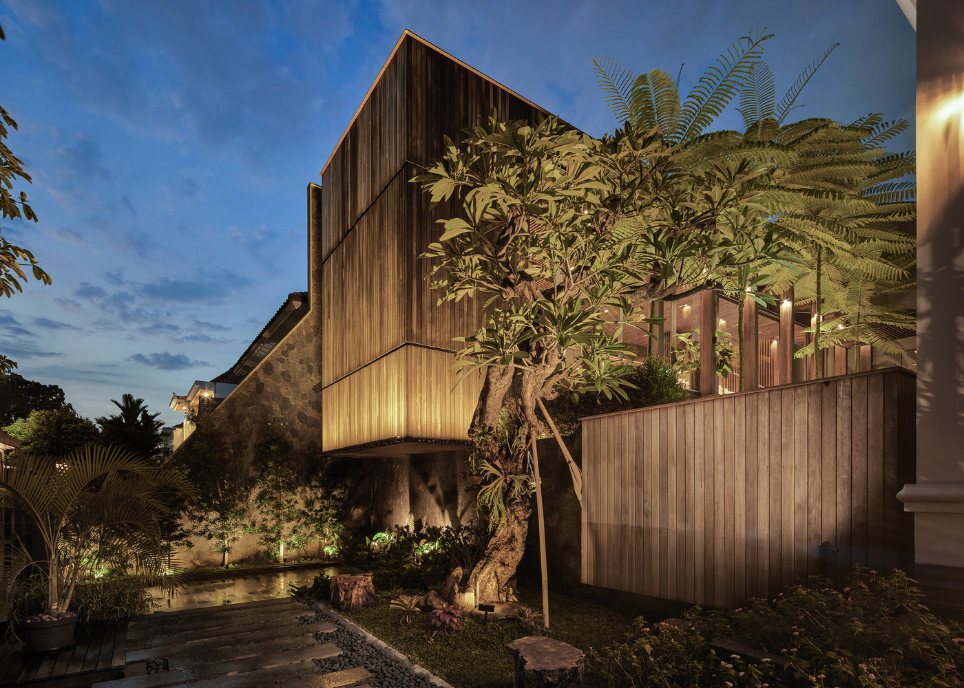 Front yard of the Wood & White House, Photo by KIE