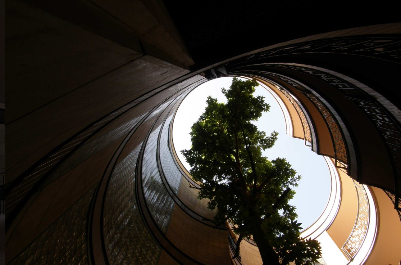 Niavaran Housing Complex: A Curved Building That Protects Old Trees